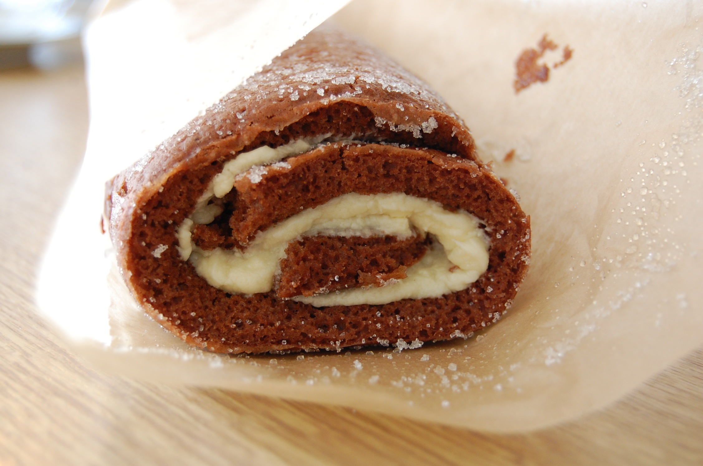 vegansk rulltårta i bakplåtspapper