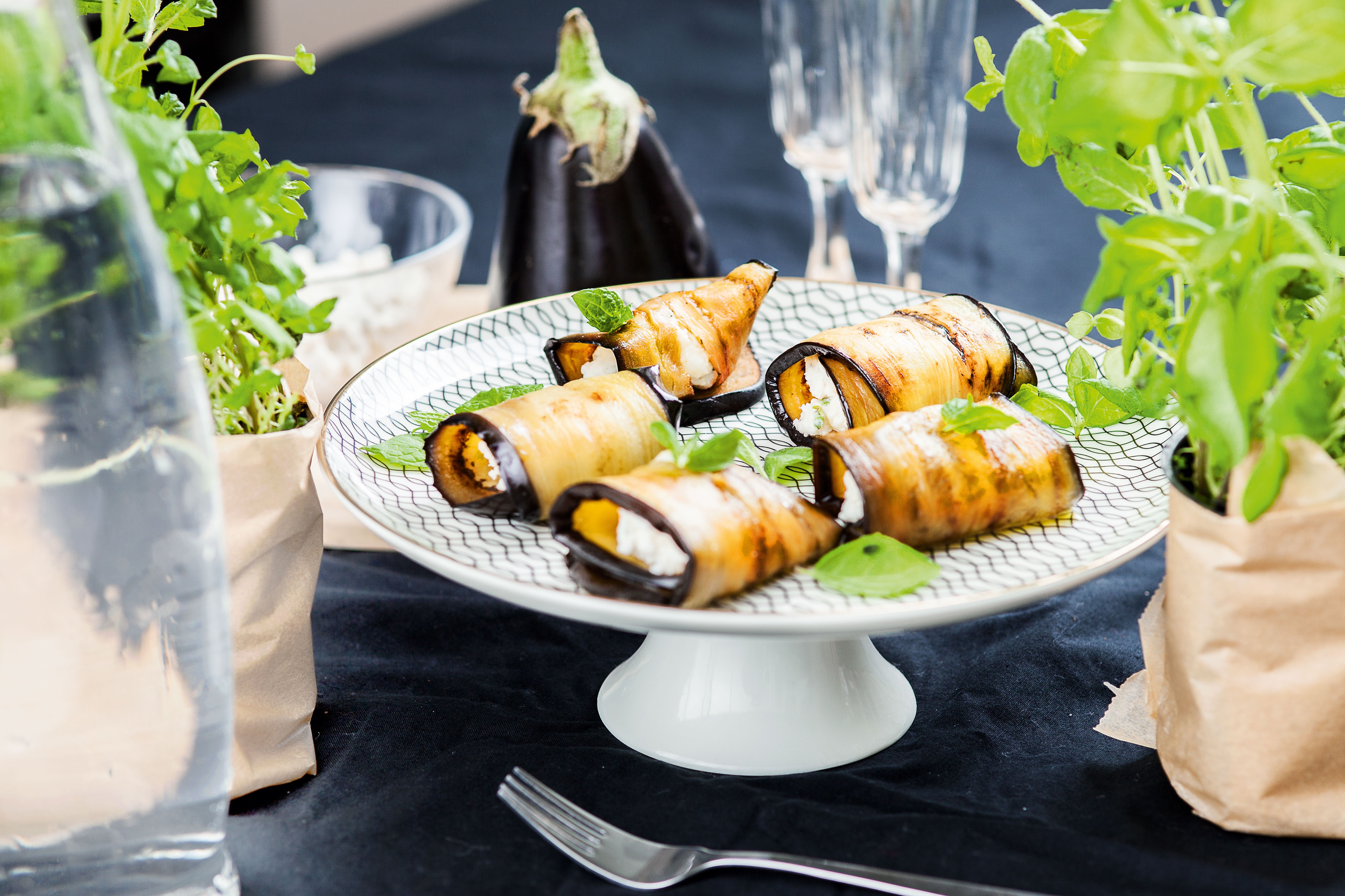 veganska fetafyllda auberginerullar