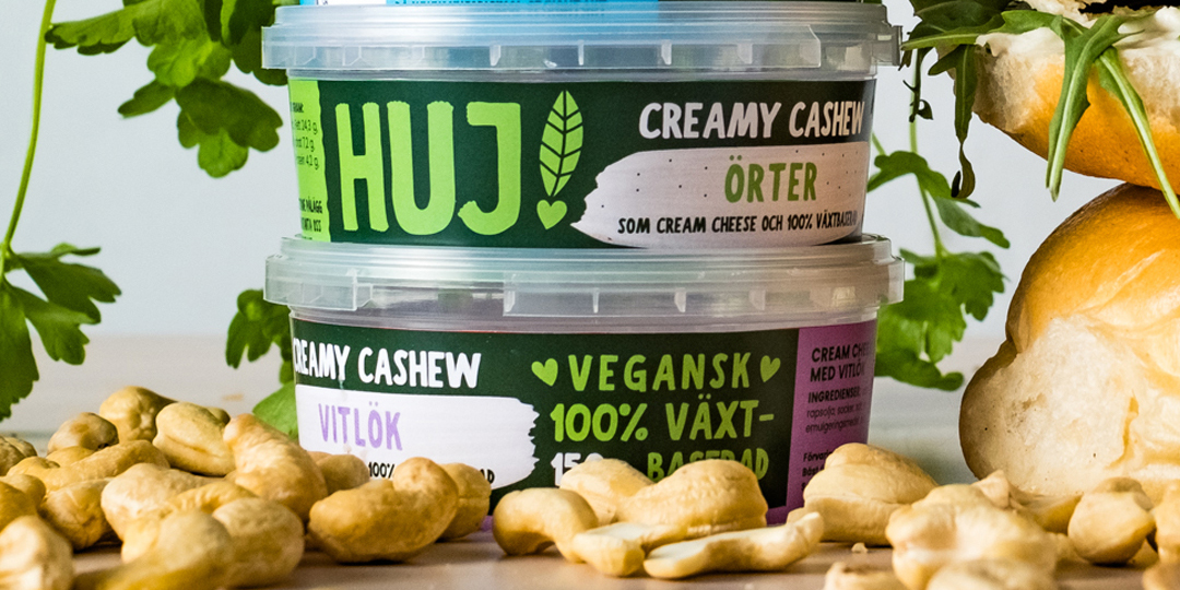 Två burkar med veganskt pålägg från Huj.