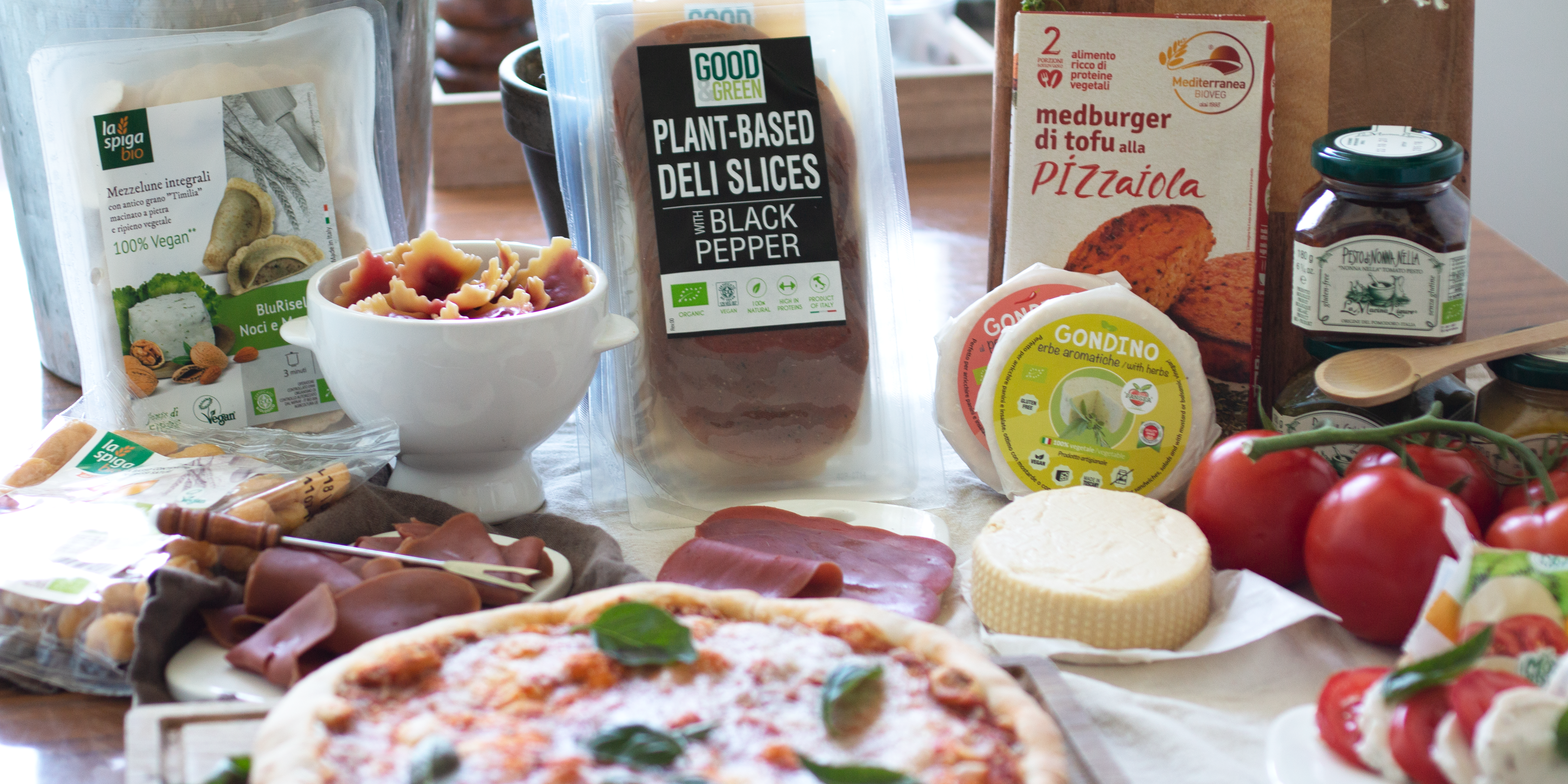 Olika veganska och italienska delikatesser