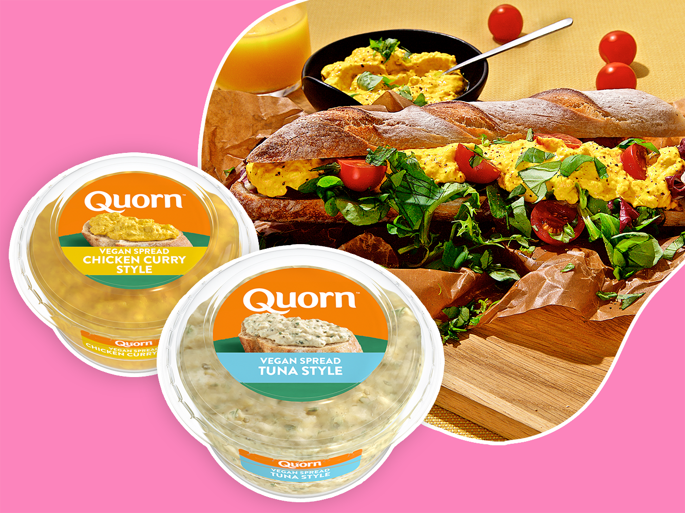 Foto: Quorn Foods Till vänster: baguett fylld med curryröra och grönsaker. Till höger: två förpackningar med Quourns röror chicken curry style samt tuna style mot rosa bakgrund.