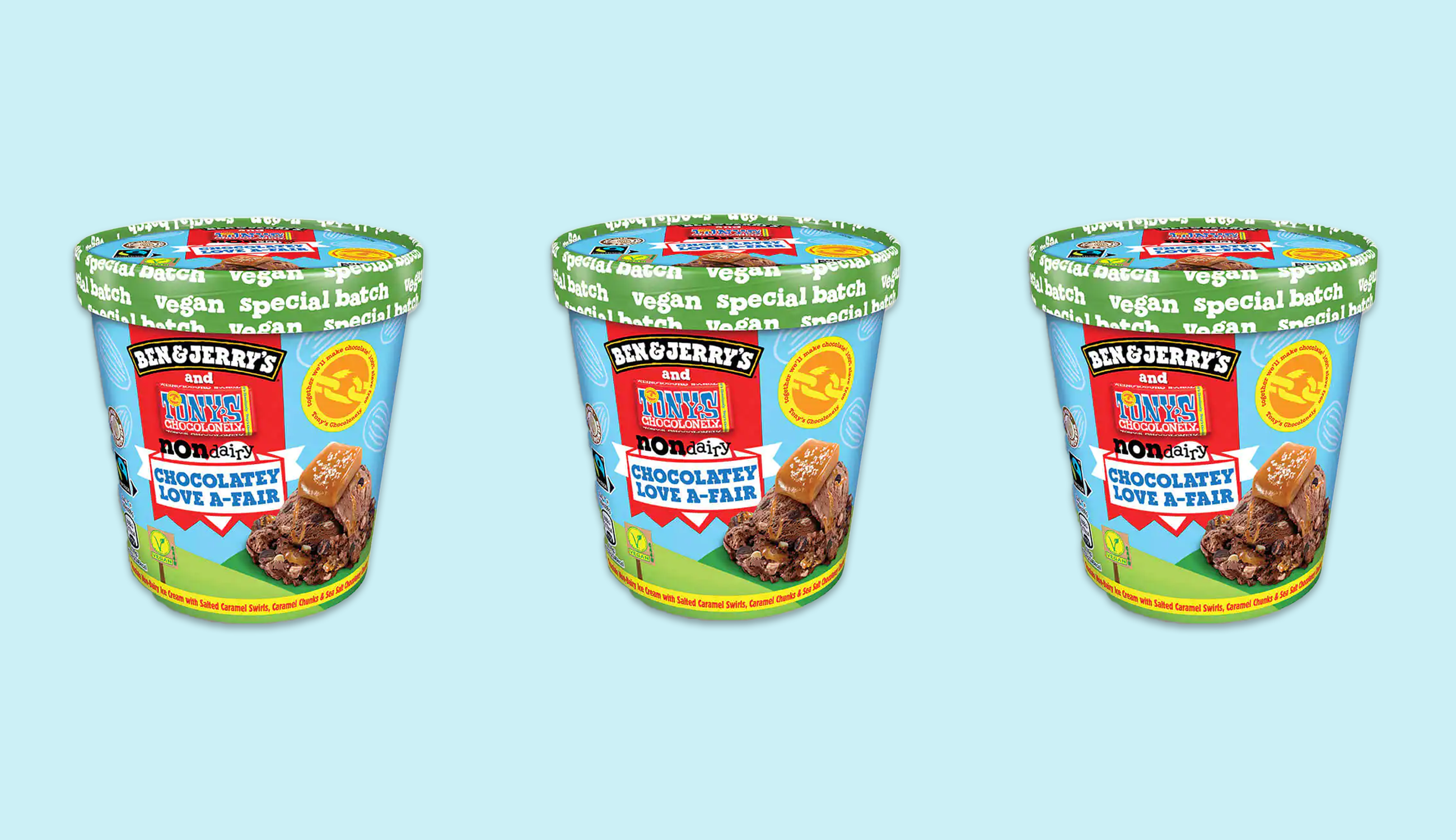 Produktfoto: Ben & Jerry's / Tony's Chocolonely Tre bägare med växtbaserad glass uppradade mot en ljusblå bakgrund.
