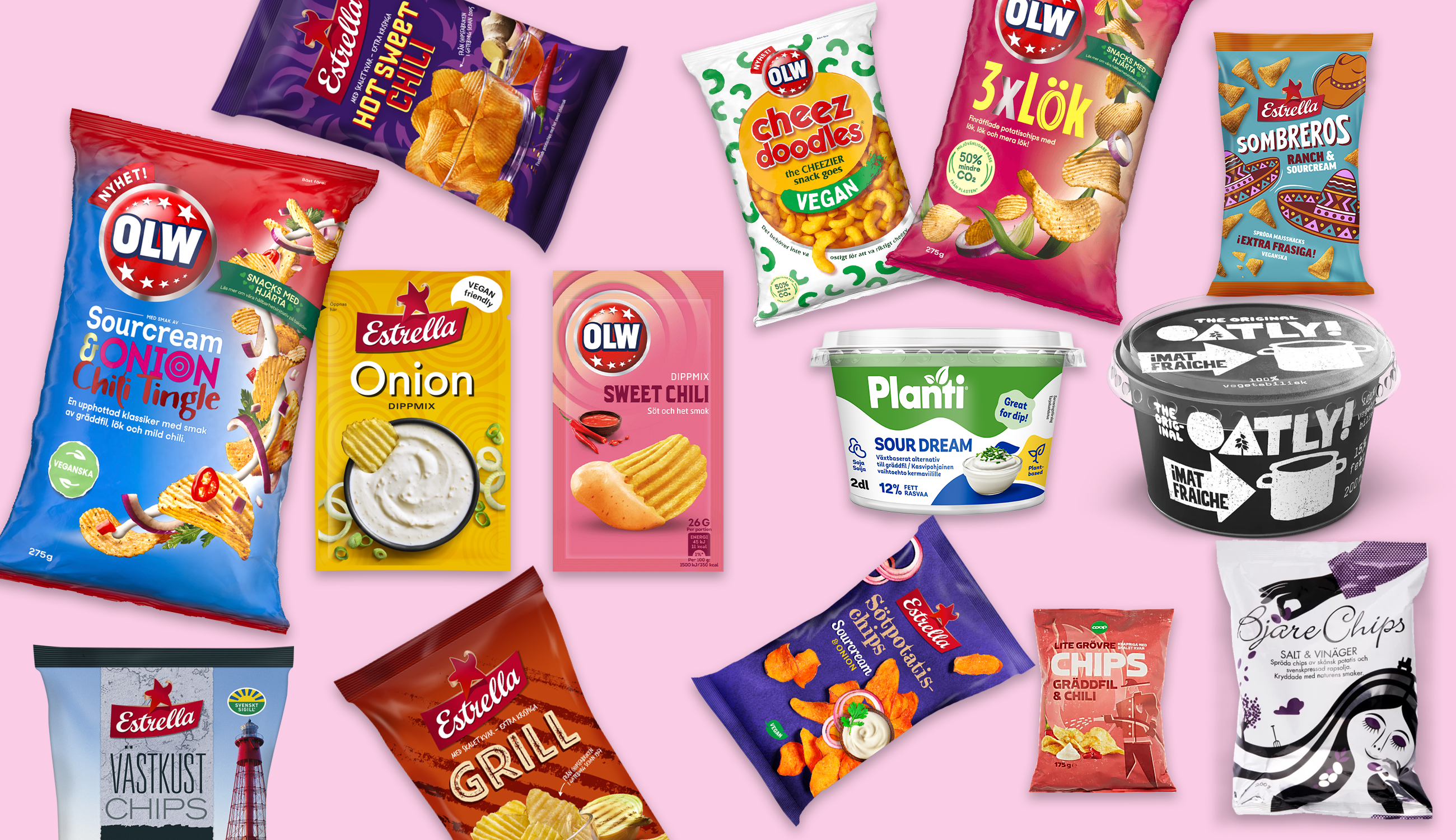 Chipspåsar uppradade mot en ljusrosa bakgrund.