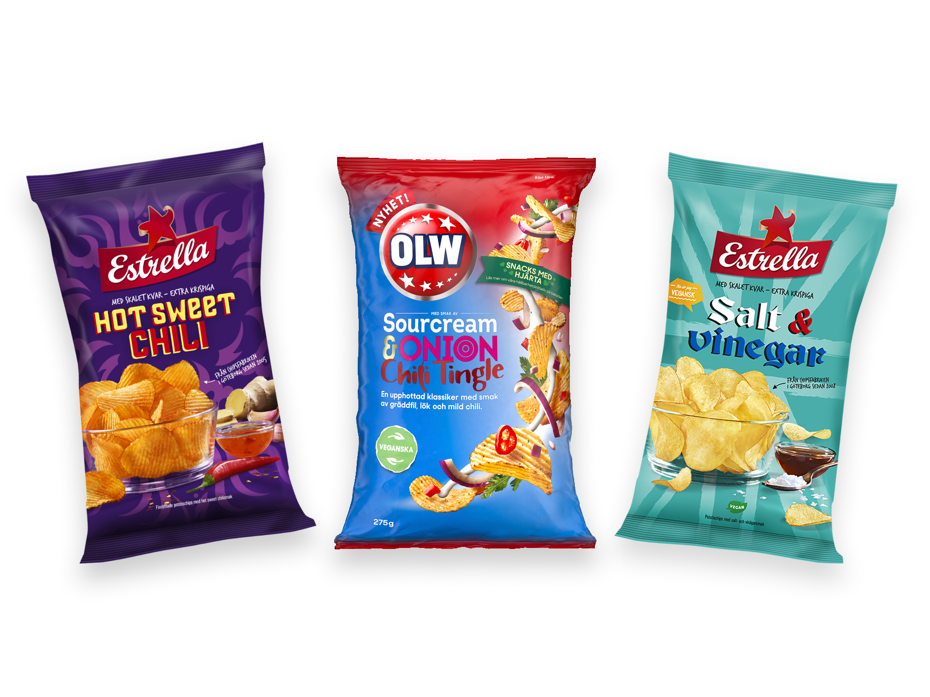 Chipspåsar uppradade mot en vit bakgrund.