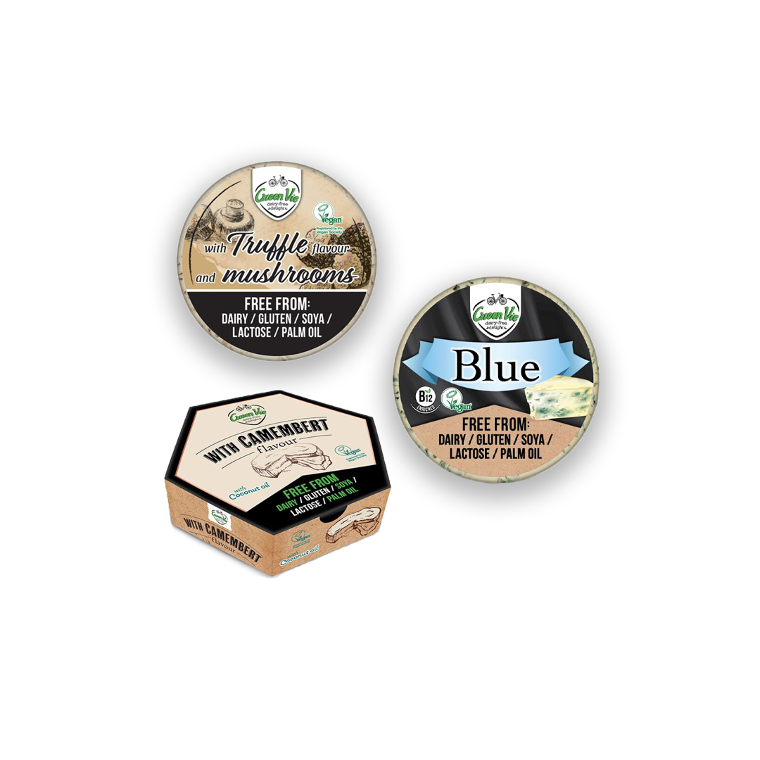 Tre veganska ostar uppradade mot en vit bakgrund