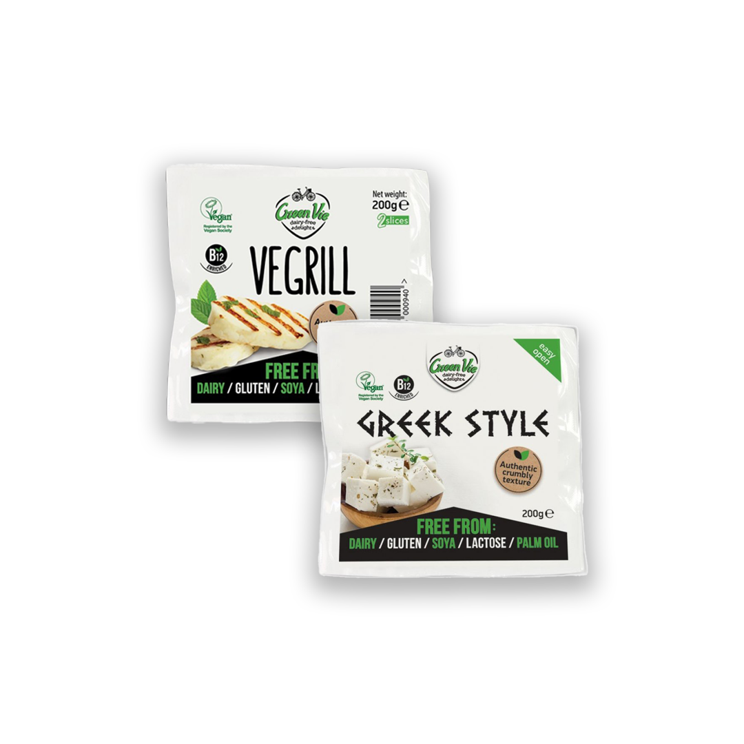 Två veganska ostar uppställda mot en vit bakgrund.