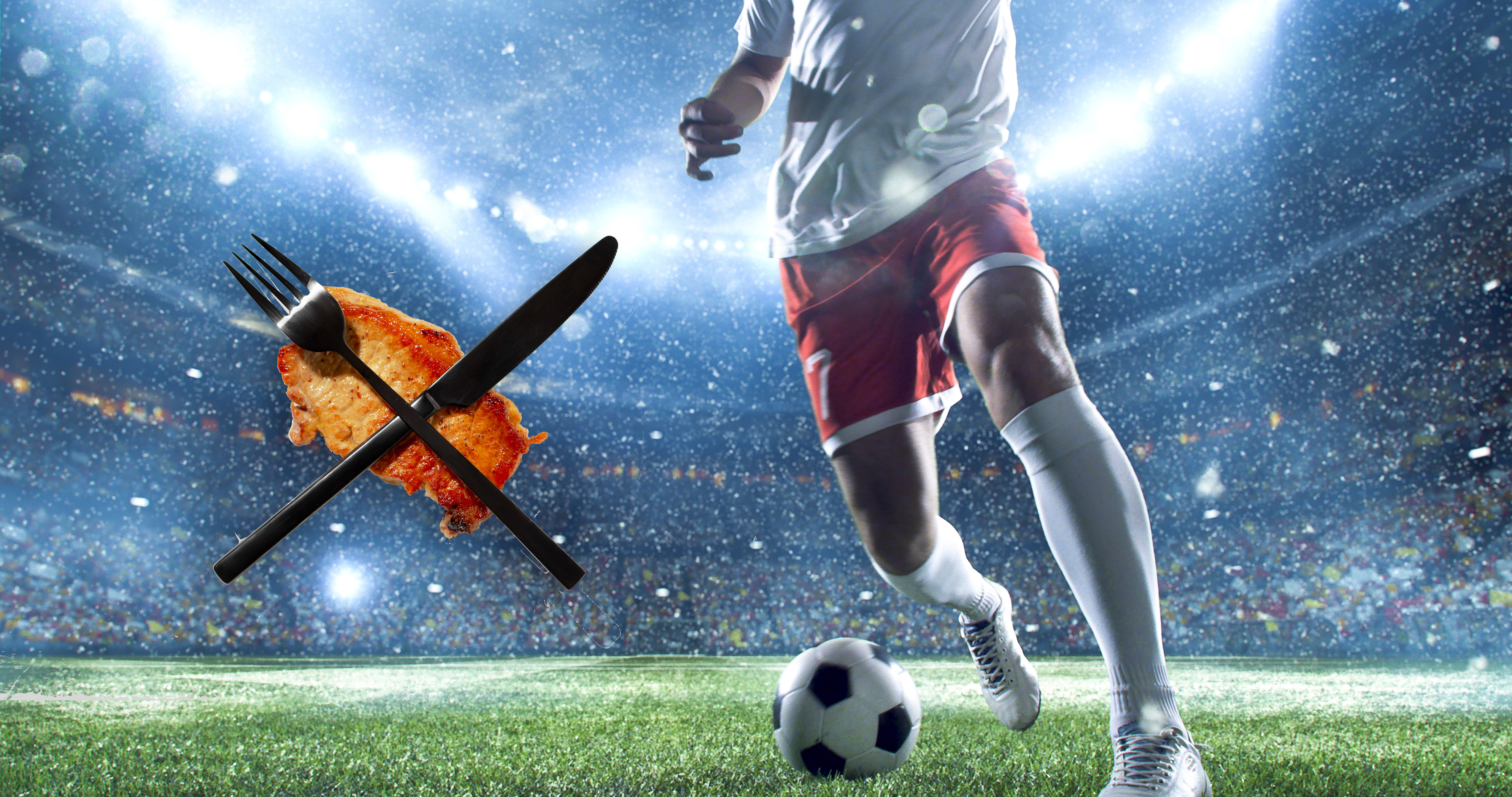 En kille som spelar fotboll och en överkryssad köttbit