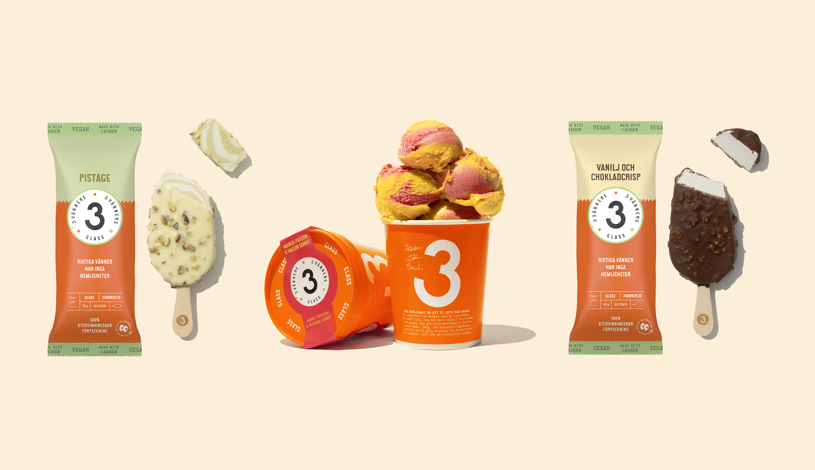 Produktfoto: 3 vänner Tre veganska glassar uppradade mot en ljusgul bakgrund