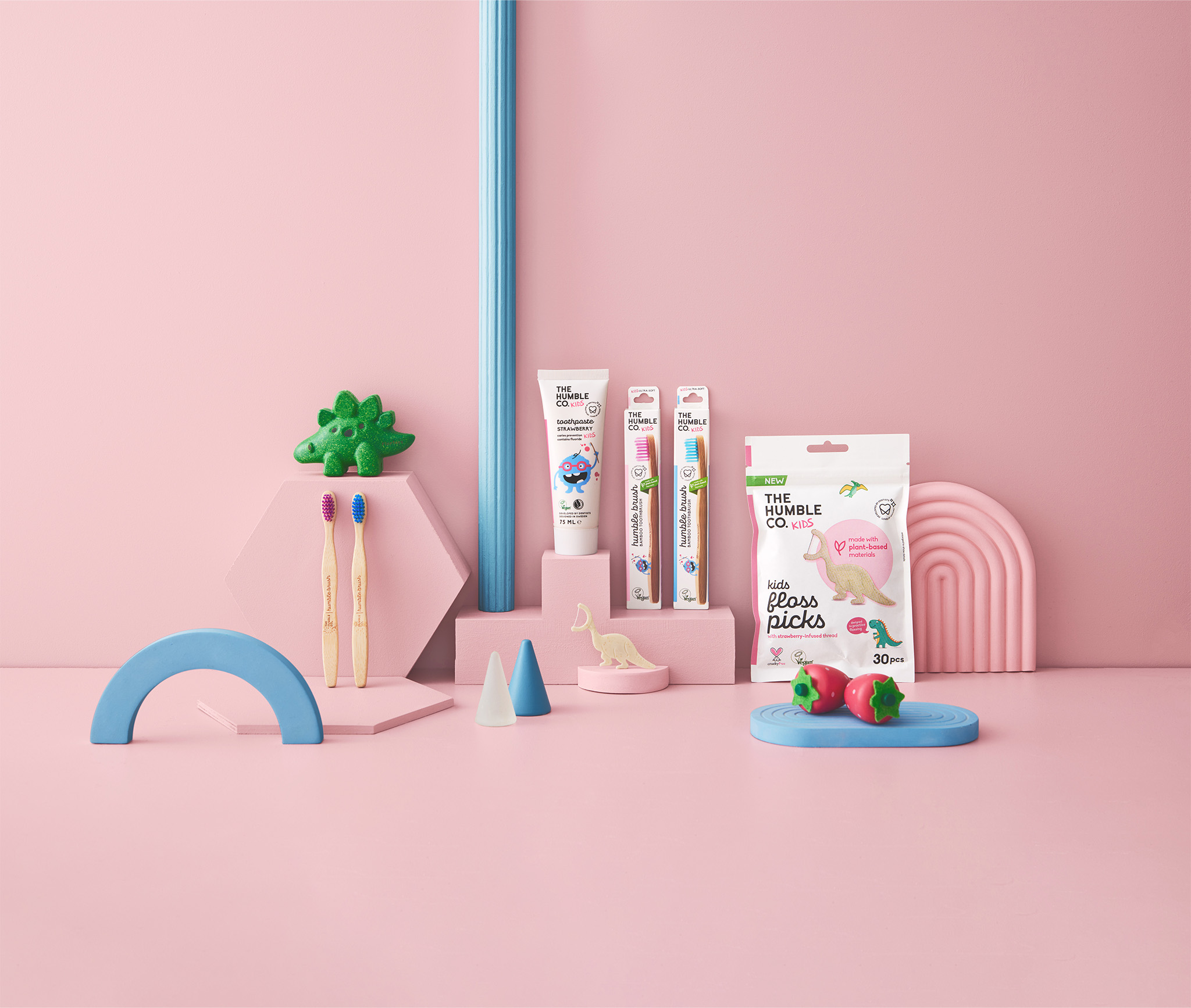 Produktfoto: The Humble Co tandtrådsbyglar för barn i form av en dinosaurie och med smak av jordgubb