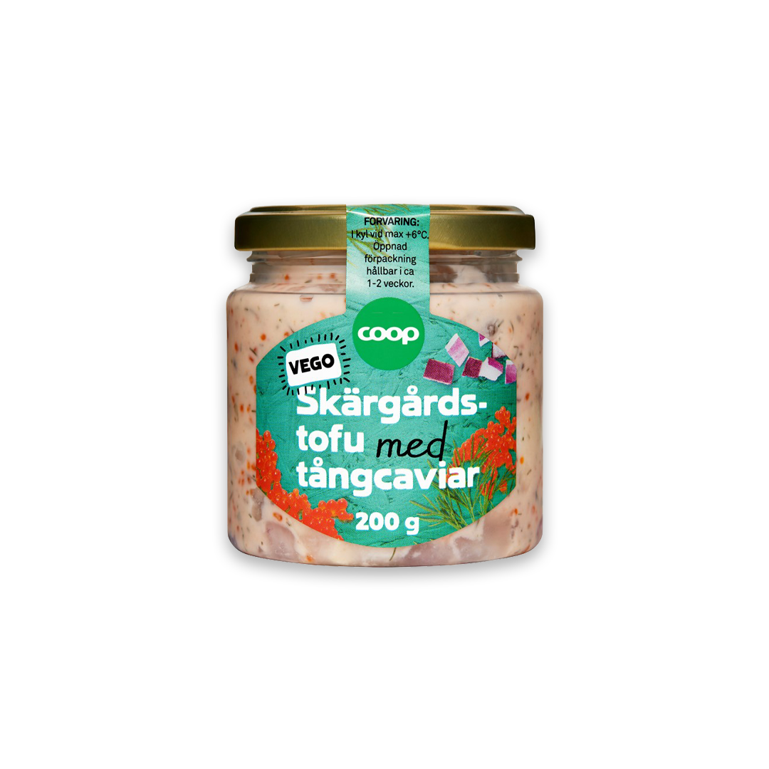 en burk med vegansk sill mot en vit bakgrund