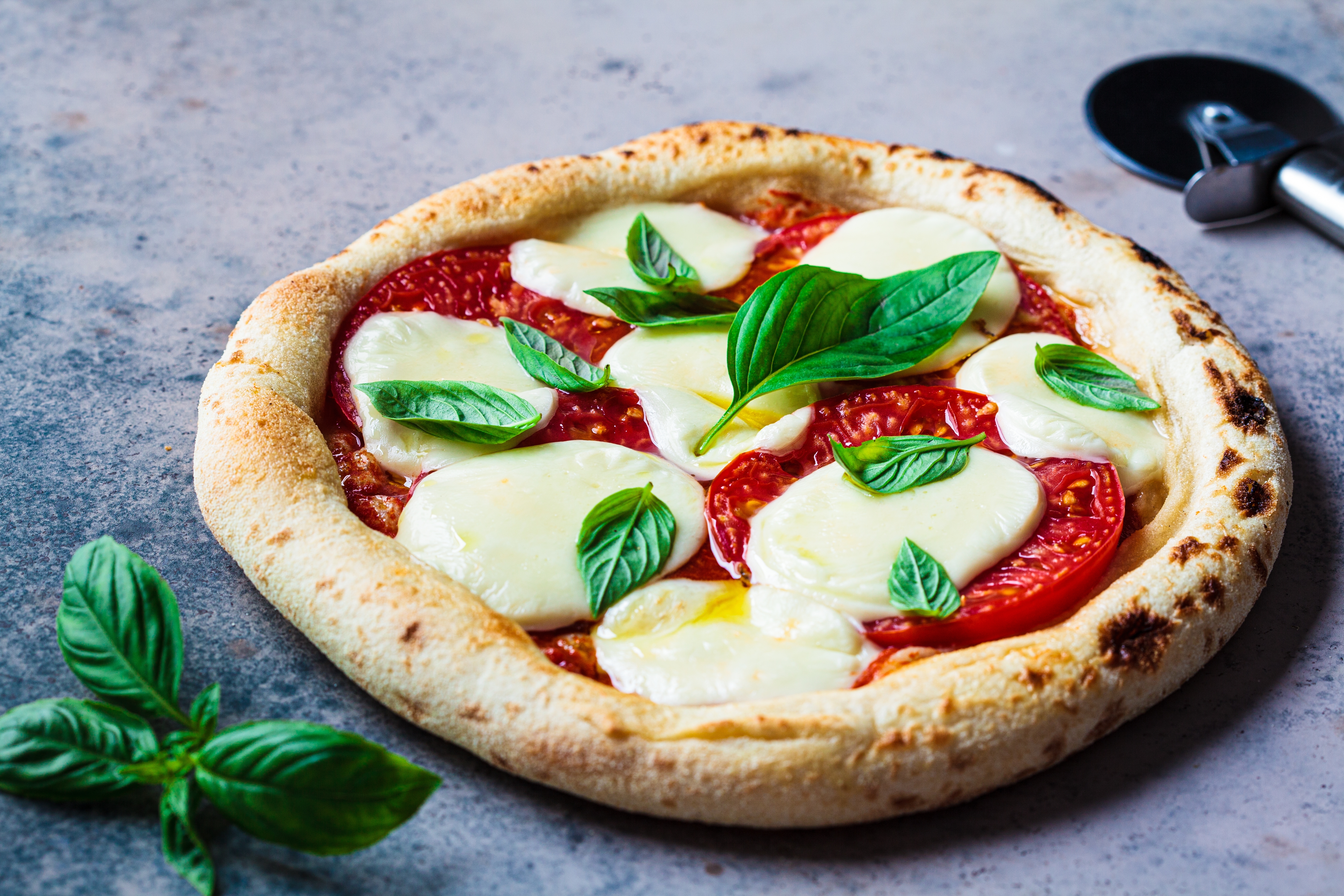 Foto: Nina Firsova/Shutterstock Pizza med cashwe mozarella