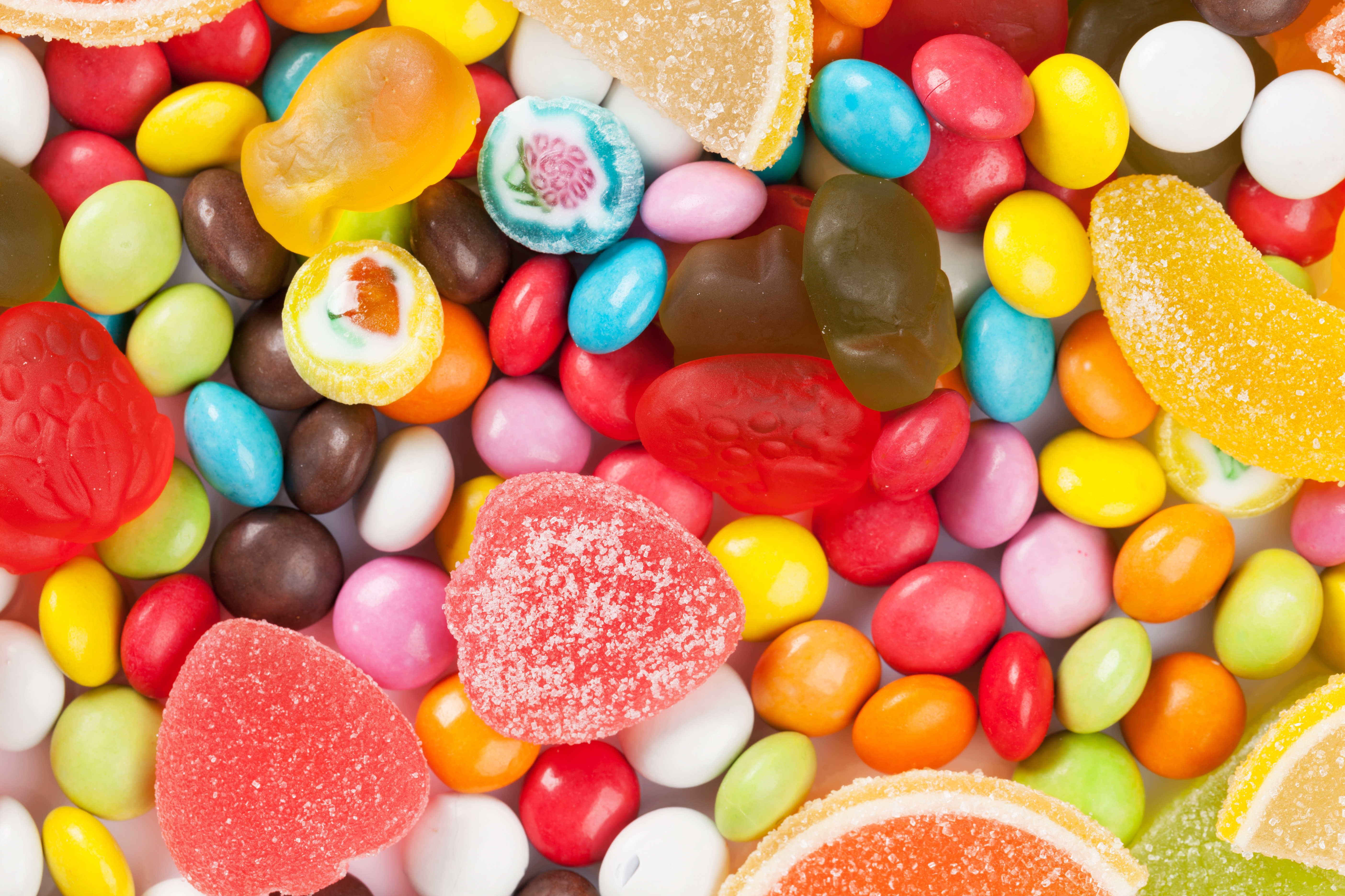 Foto: Shutterstock, Evgeny Karandaev Bild på diverse färgglatt godis, ej veganskt