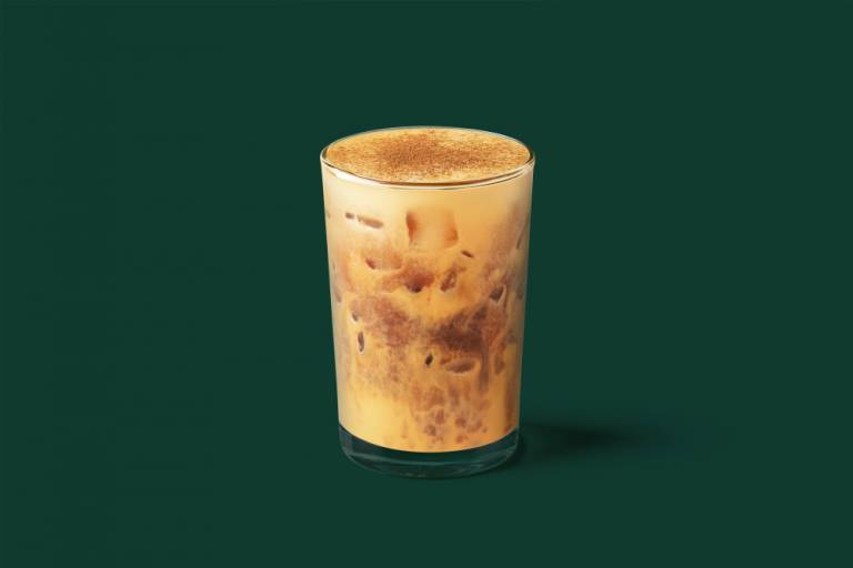 Ett glas med pumkin spice latte, kan fås veganskt