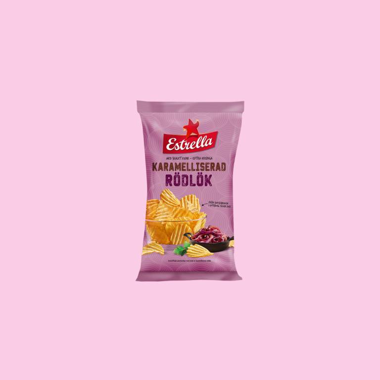 Chipspåse mot en ljusrosa bakgrund. 