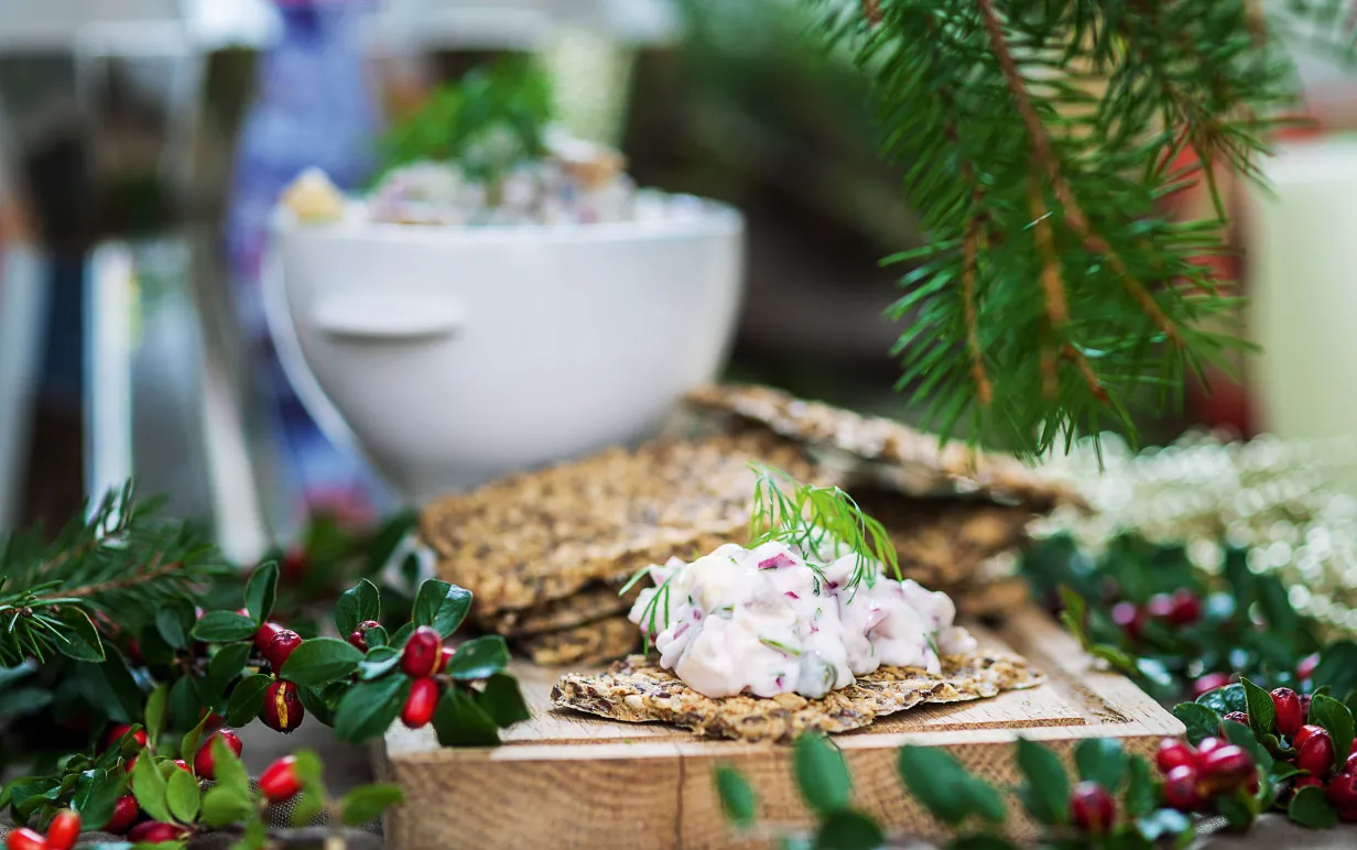 Vegansk gubbröra på fröknäcke
