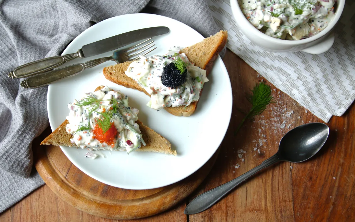 Bild på skagenröra på toast halva