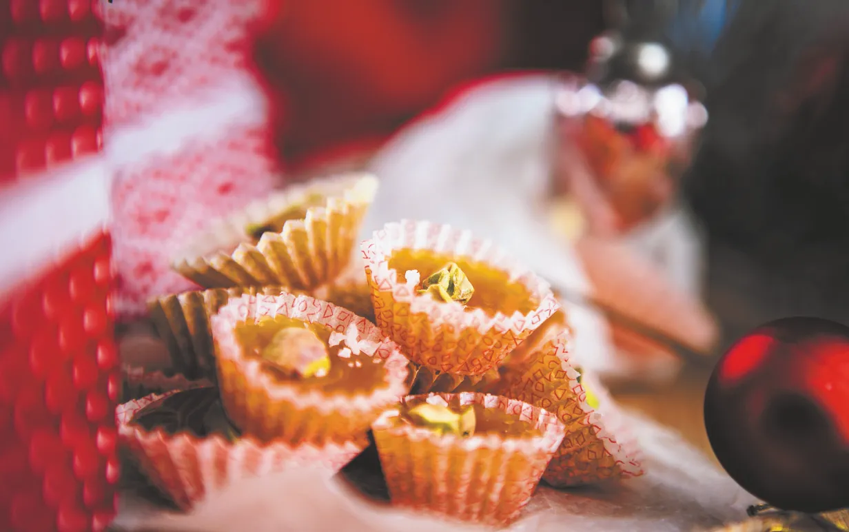 Knäck i små formar med pistage