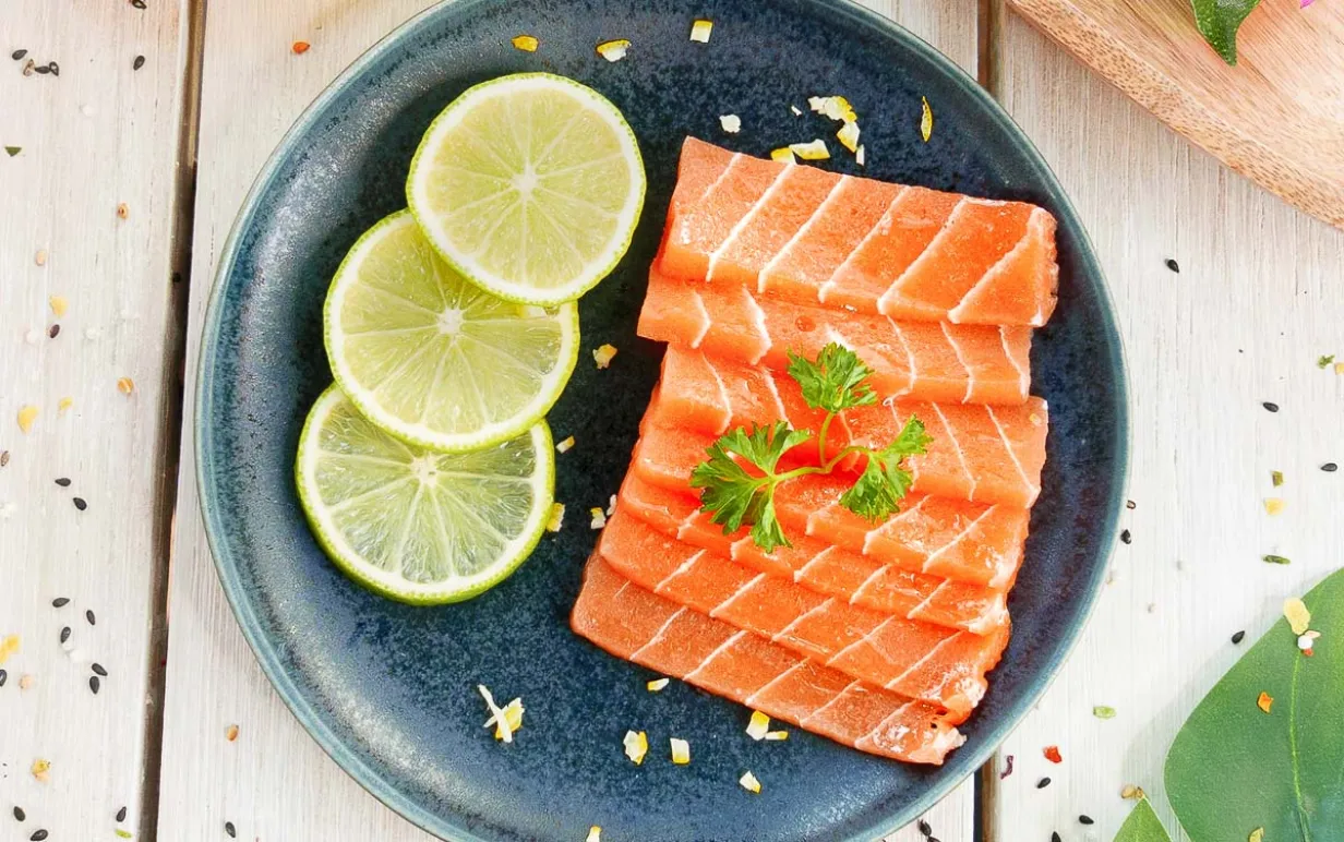 Vegansk lax på en tallrik