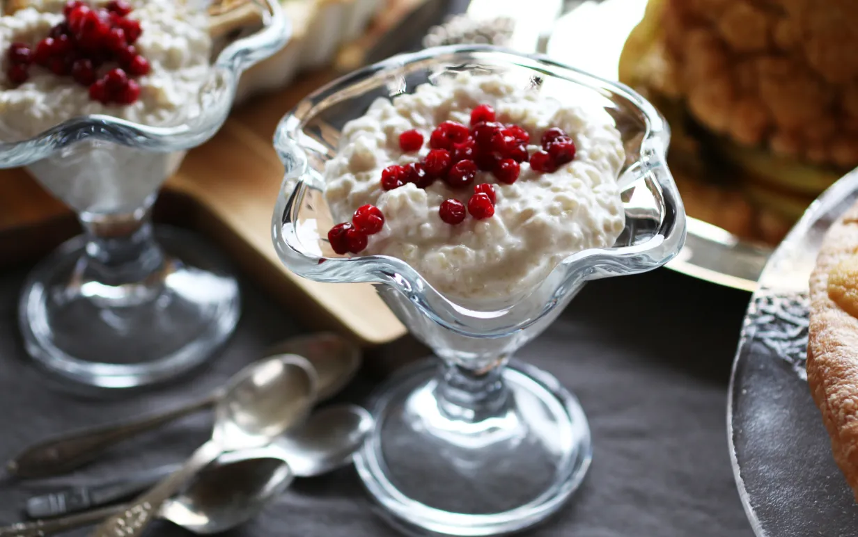 Vegansk ris a la malta i en dessertskål