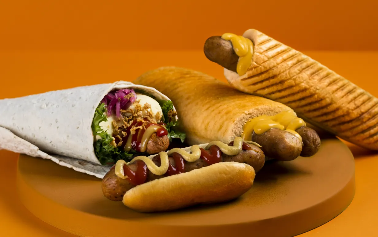 Olika vegokorvar på en rund träbräda