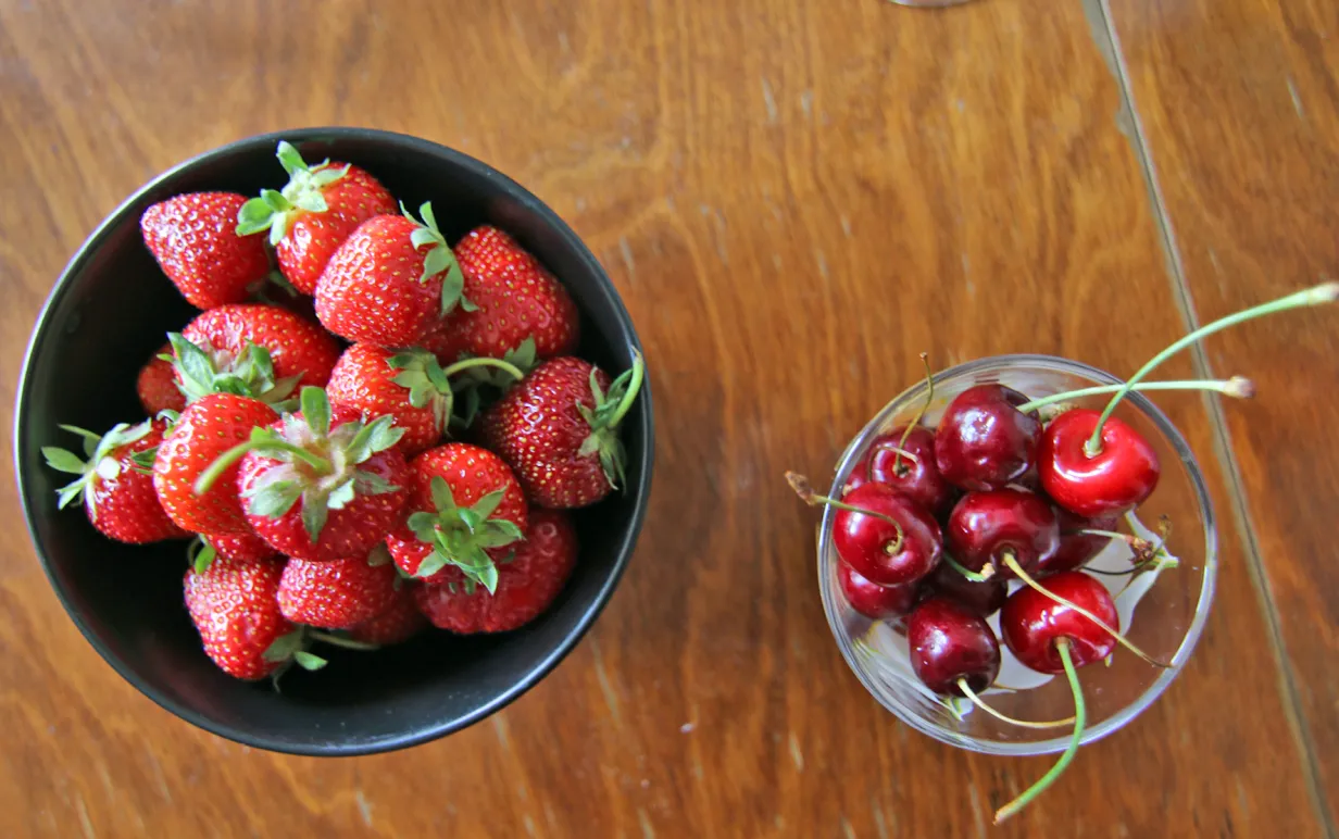 jordgubbar och körsbär