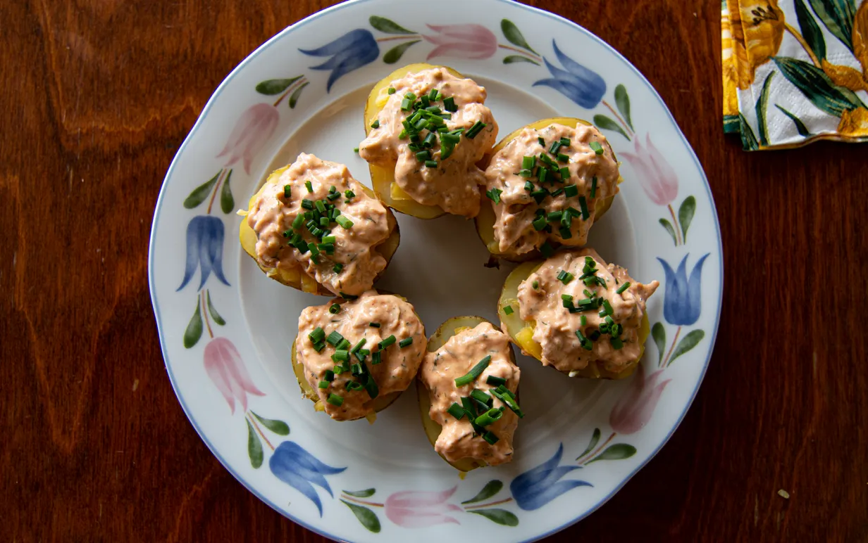 Färskpotatis med vegansk laxröra