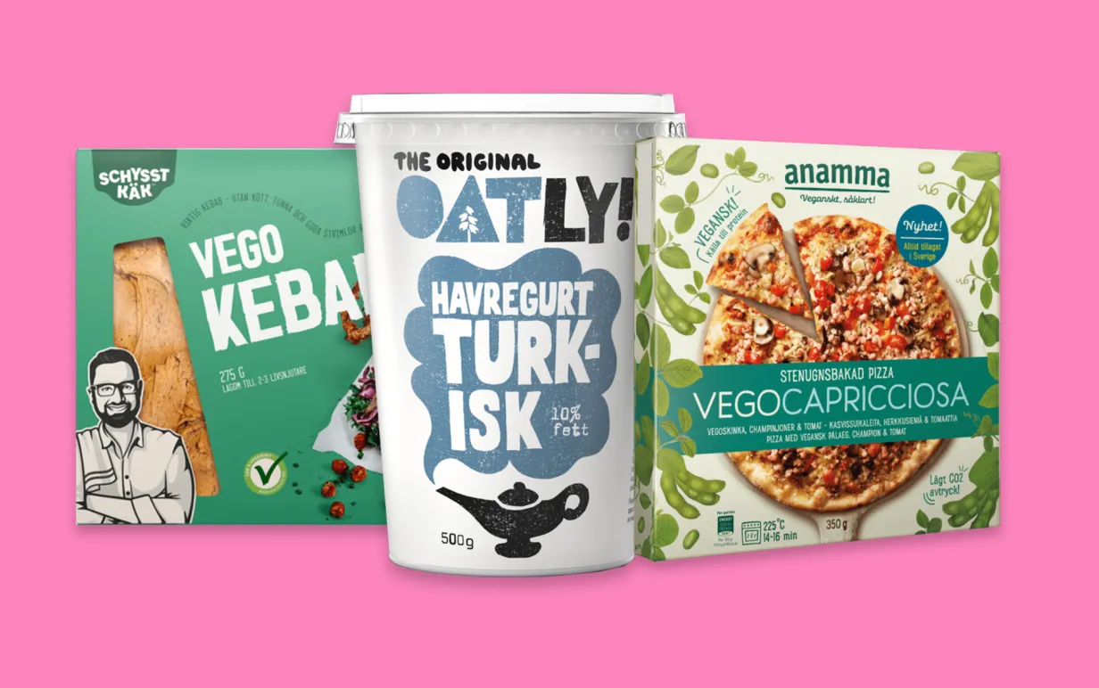 Vegokebab, havegurt och vegopizza mot rosa bakgrund