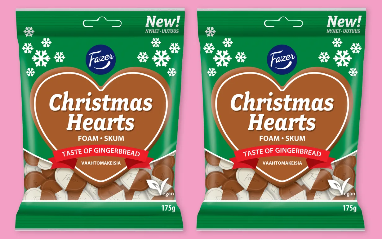 Christmas Hearts från Fazer, två påsar bredvid varandra mot rosa bakgrund.