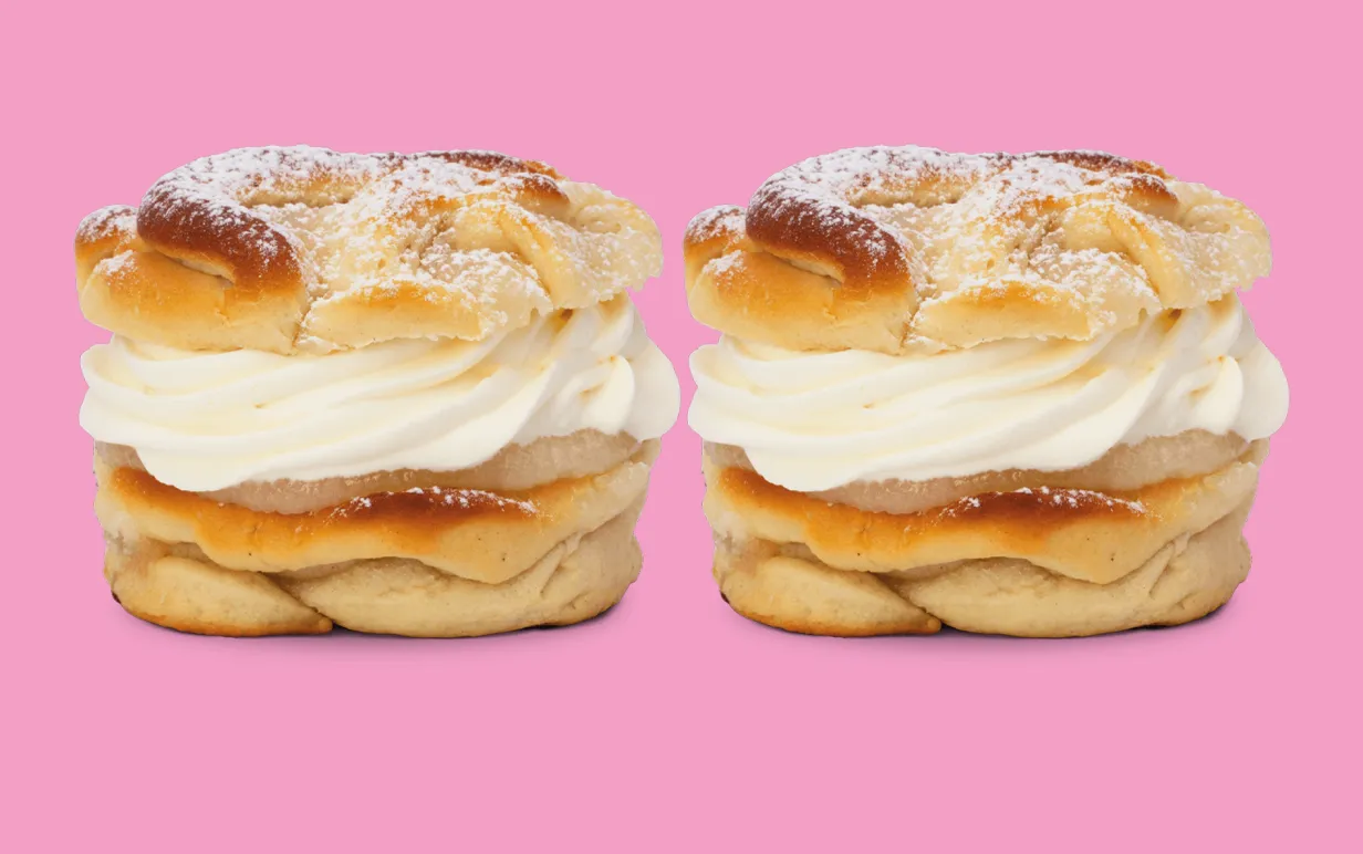 Veganska semmelsnäckor från Espresso House, mot rosa bakgrund.