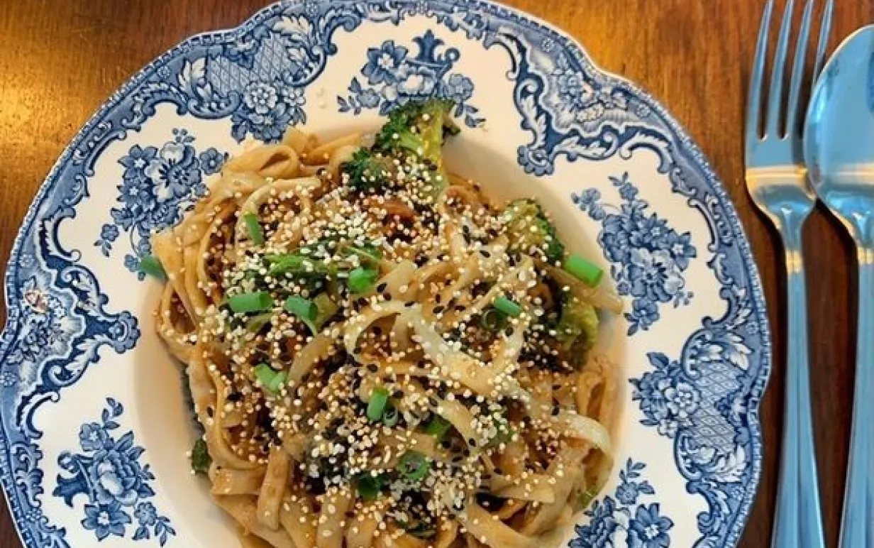 Veganska jordnötsnudlar