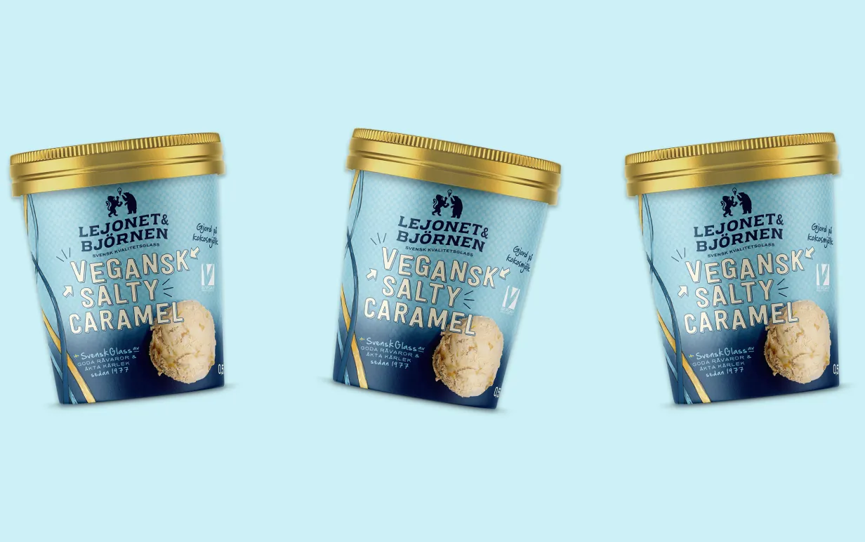 3 glassförpackningar snett uppradade mot en ljusblå bakgrund