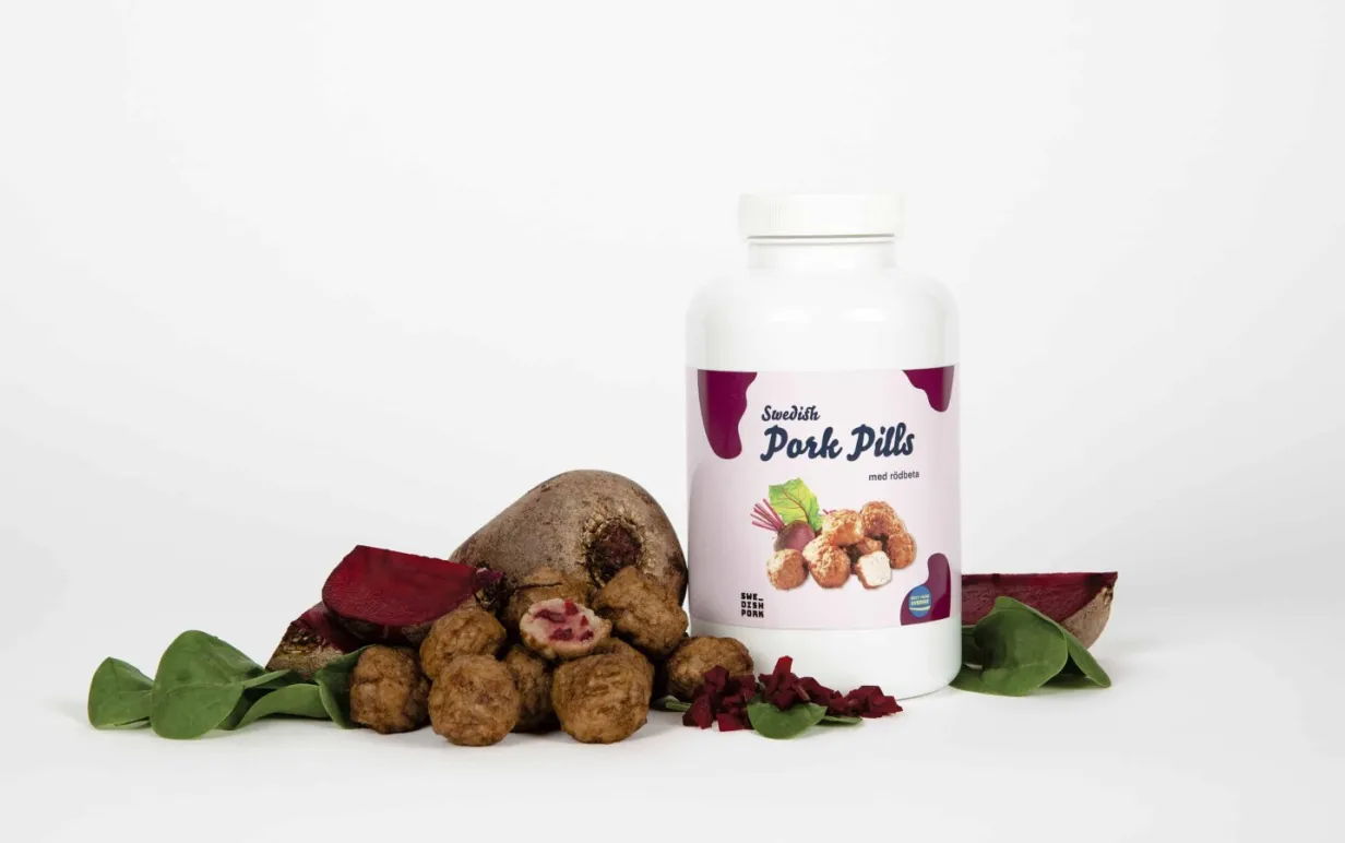 Köttbullar som kosttillskott mot en vit bakgrund