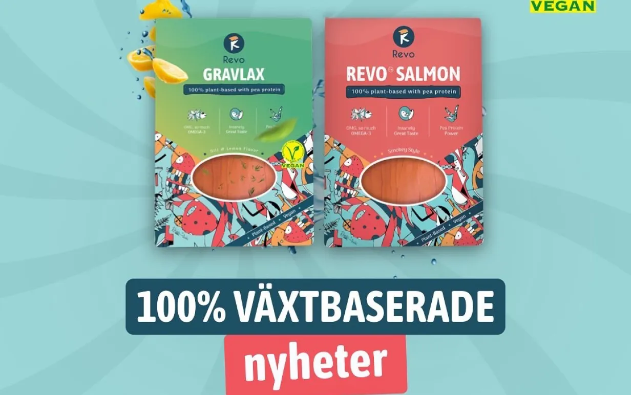 Två paket med växtbaserade laxsubstitut mot en ljusblå bakgrund.