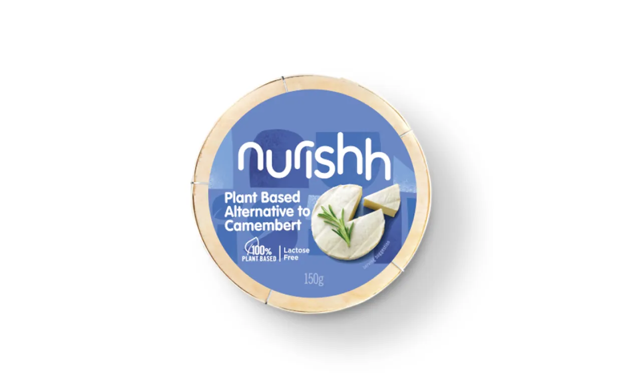 En vegansk ost mot en vit bakgrund