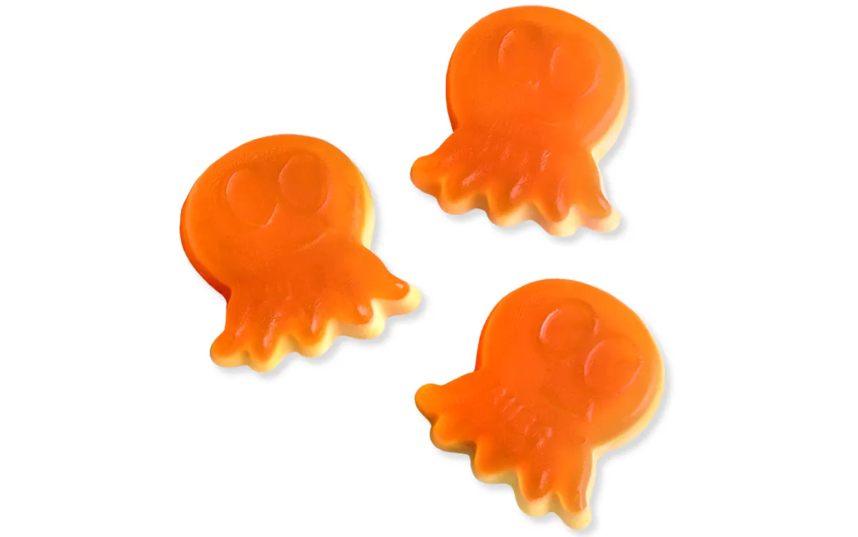 tre godisar mot en vit bakgrund