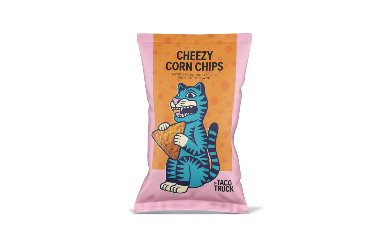 Chipspåse mot en vit bakgrund.