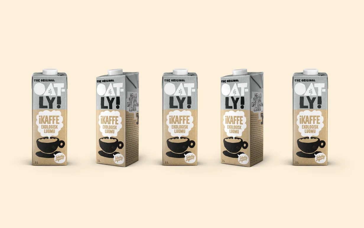 5 tetror med växtdryck mot en ljusgul bakgrund