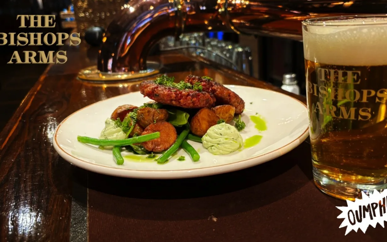 Veganskt köttsubstitut på en tallrik