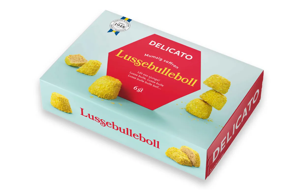 En förpackning med kondisbitar mot en vit bakgrund