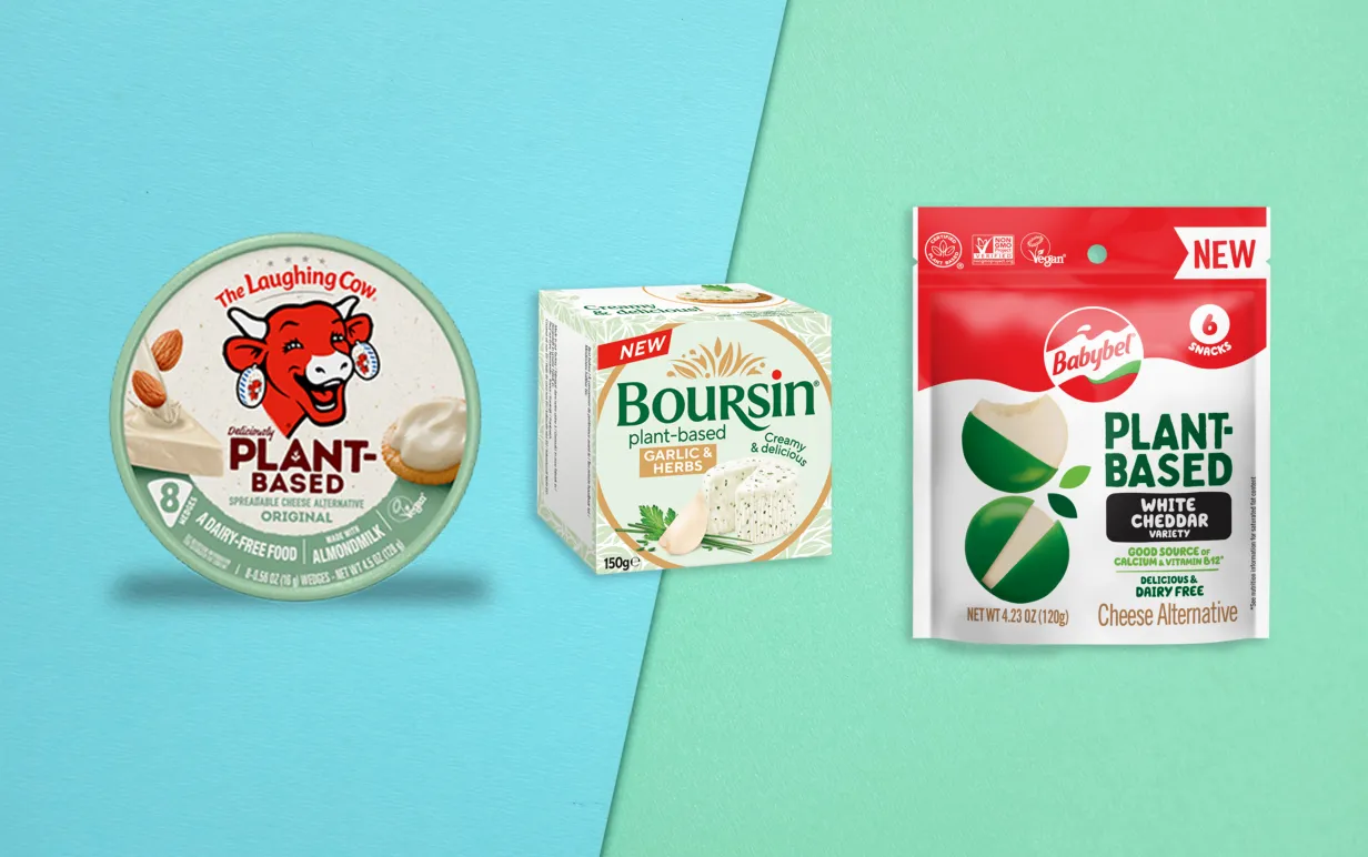 Tre växtbaserade ostar från Bel Group på en bakgrund som är blå och grön