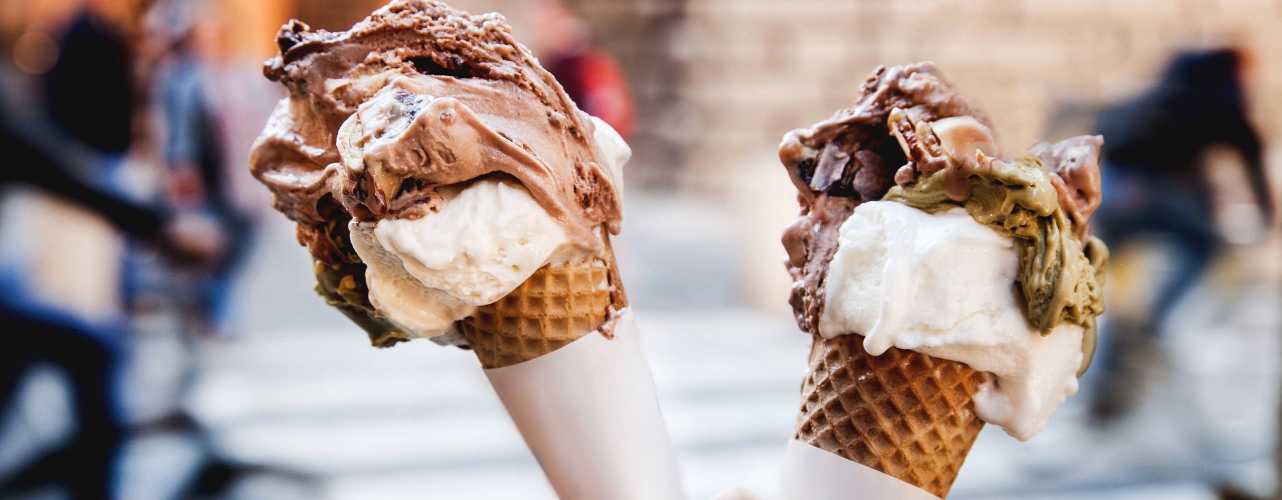 Bild på två glasstrutar