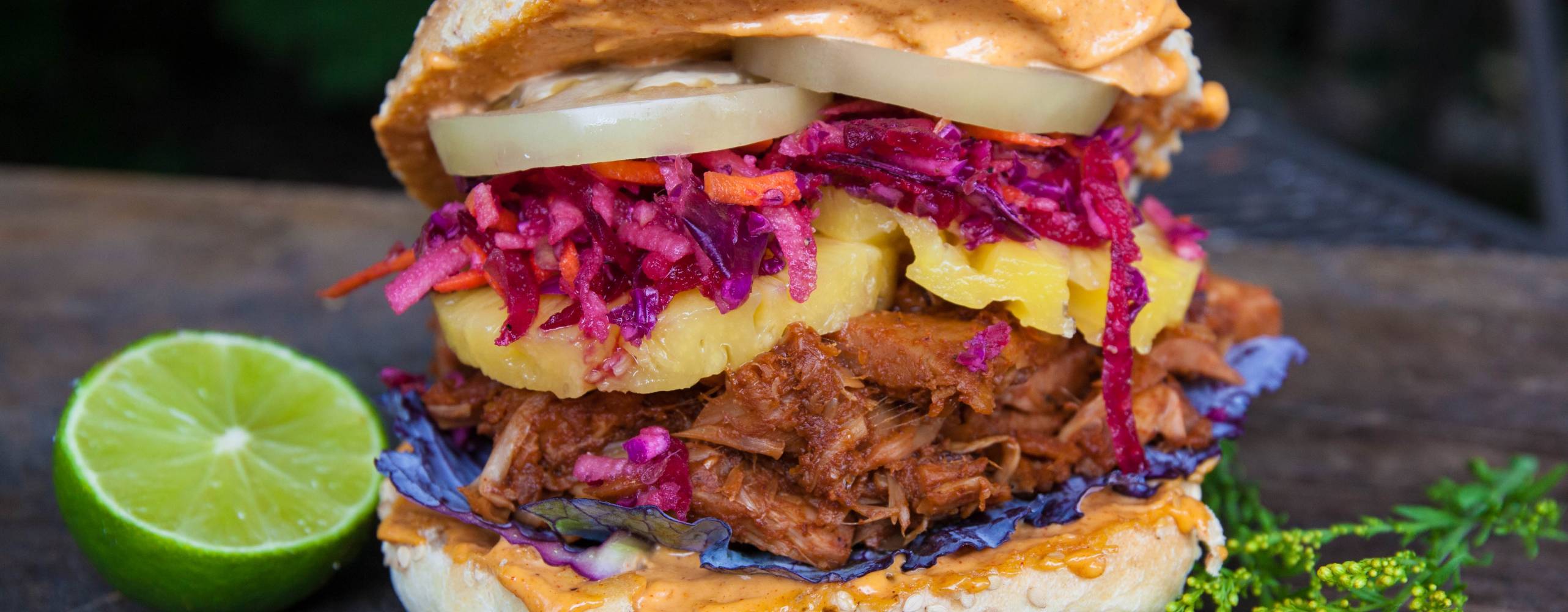 Bild på pulled vego burgare