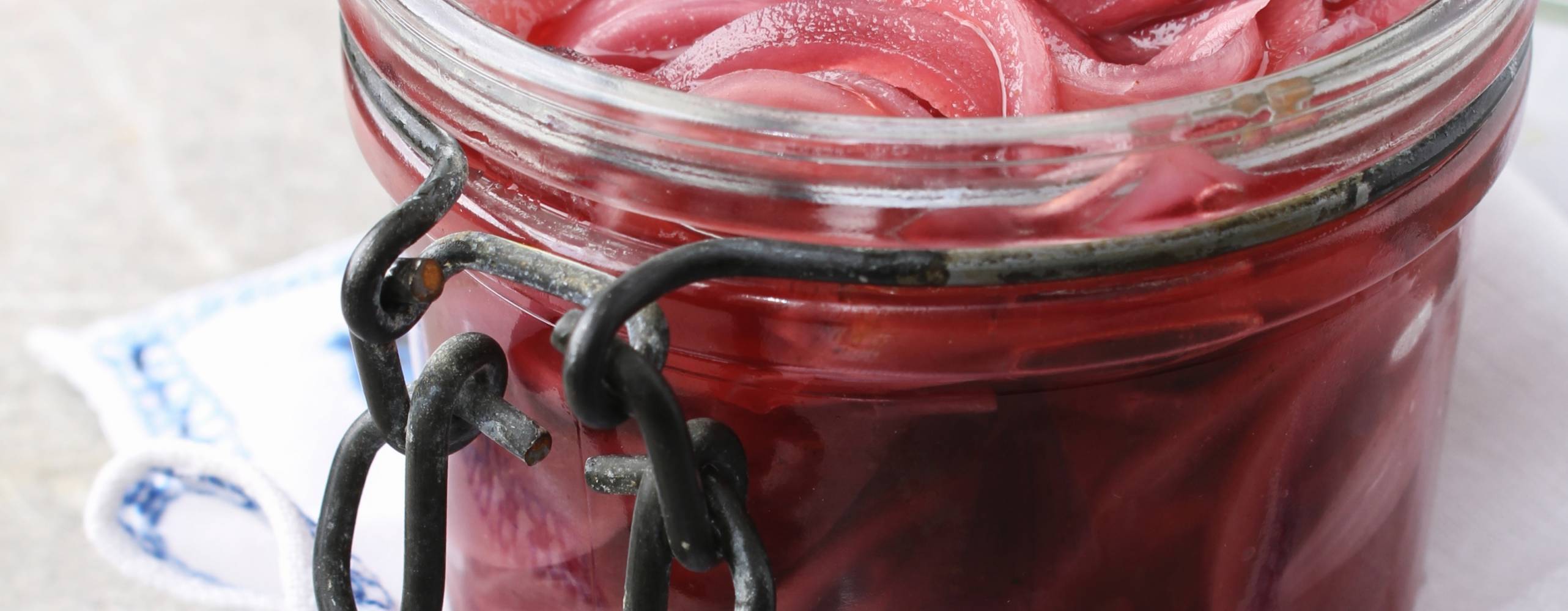 Inlagd rödlök i burk