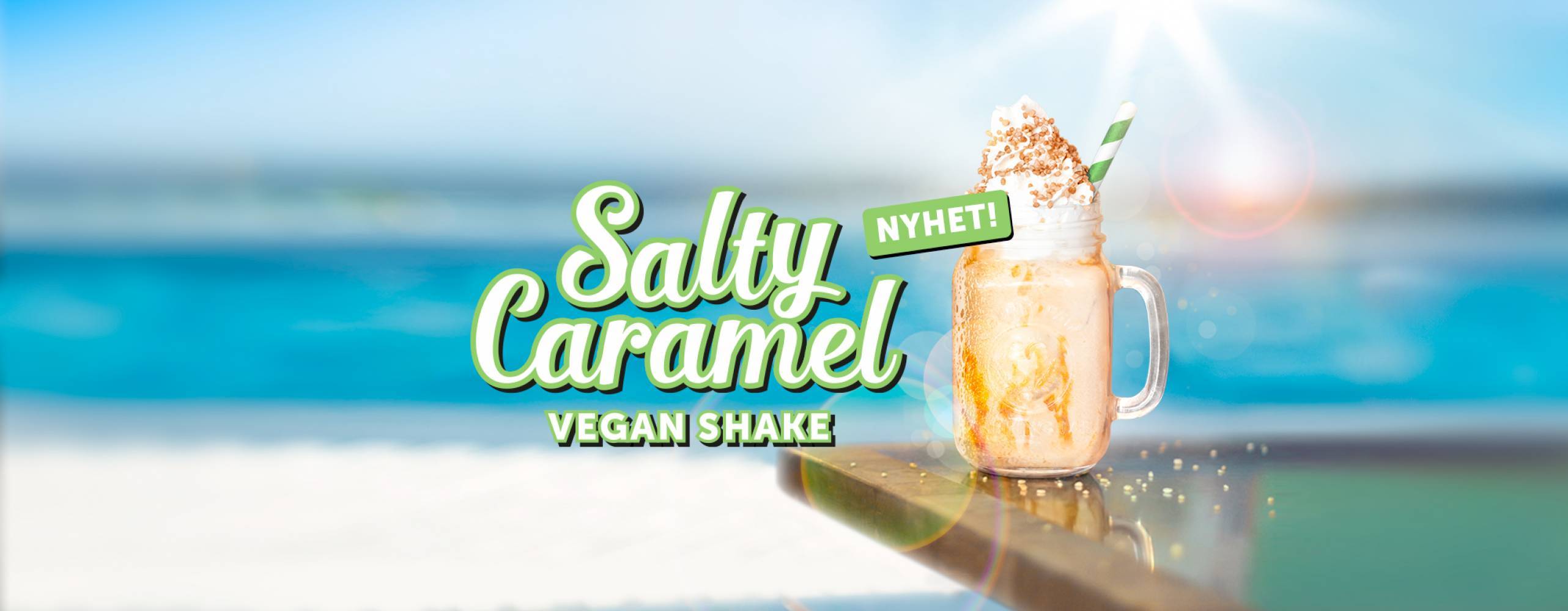 Vegansk shake från tacobar med en strand i bakgrunden