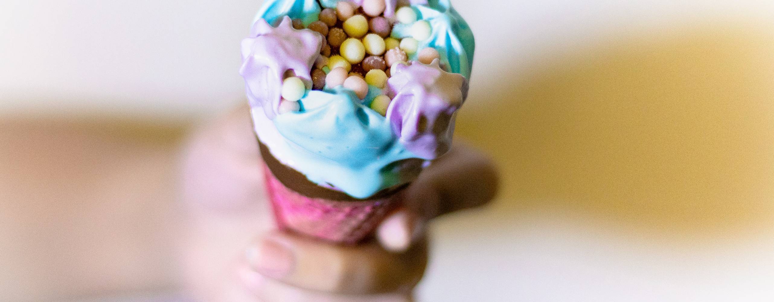 Vegansk glassstrut i pastellfärger