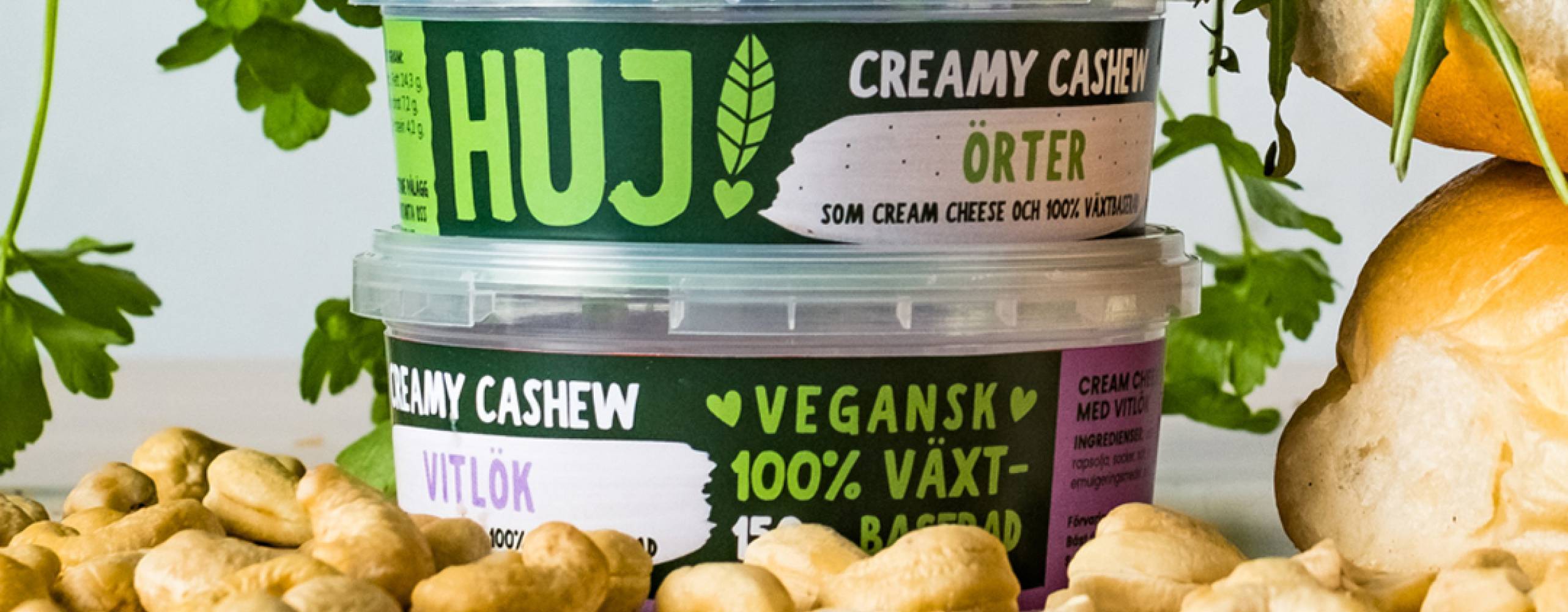 Två burkar med veganskt pålägg från Huj.