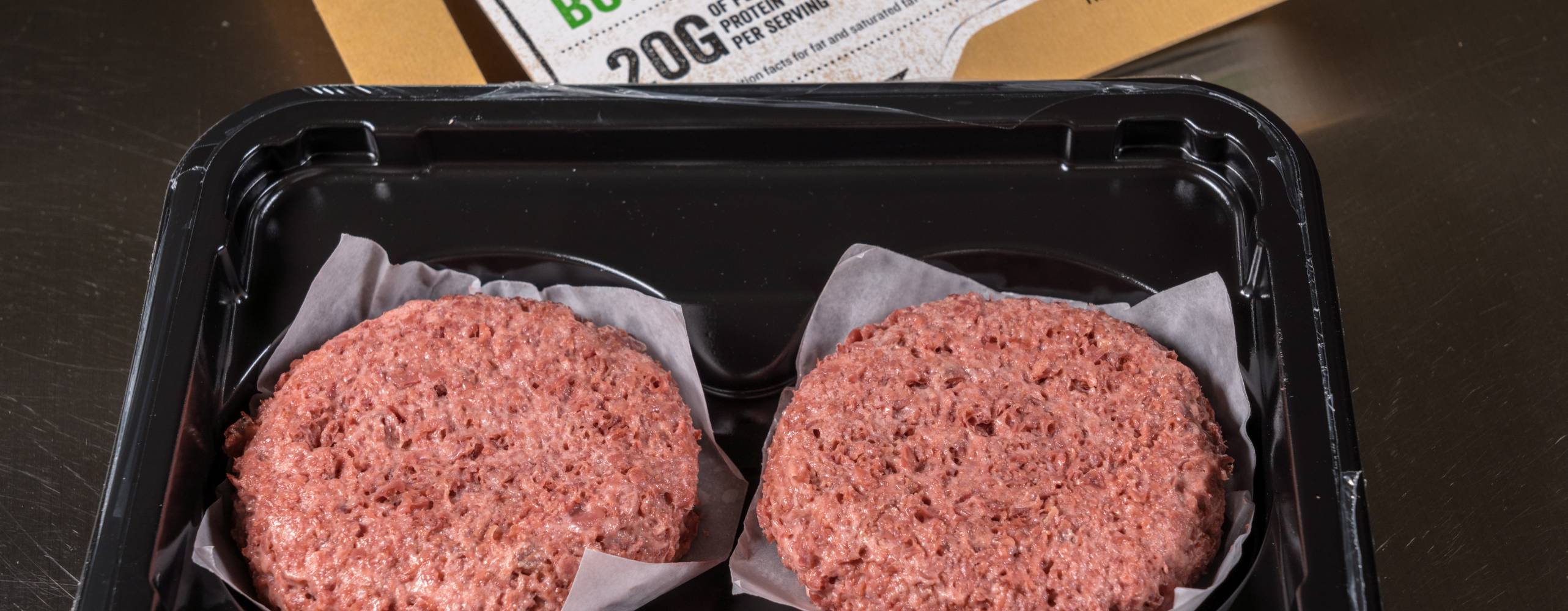 Två veganska burgare från Beyond Meat.