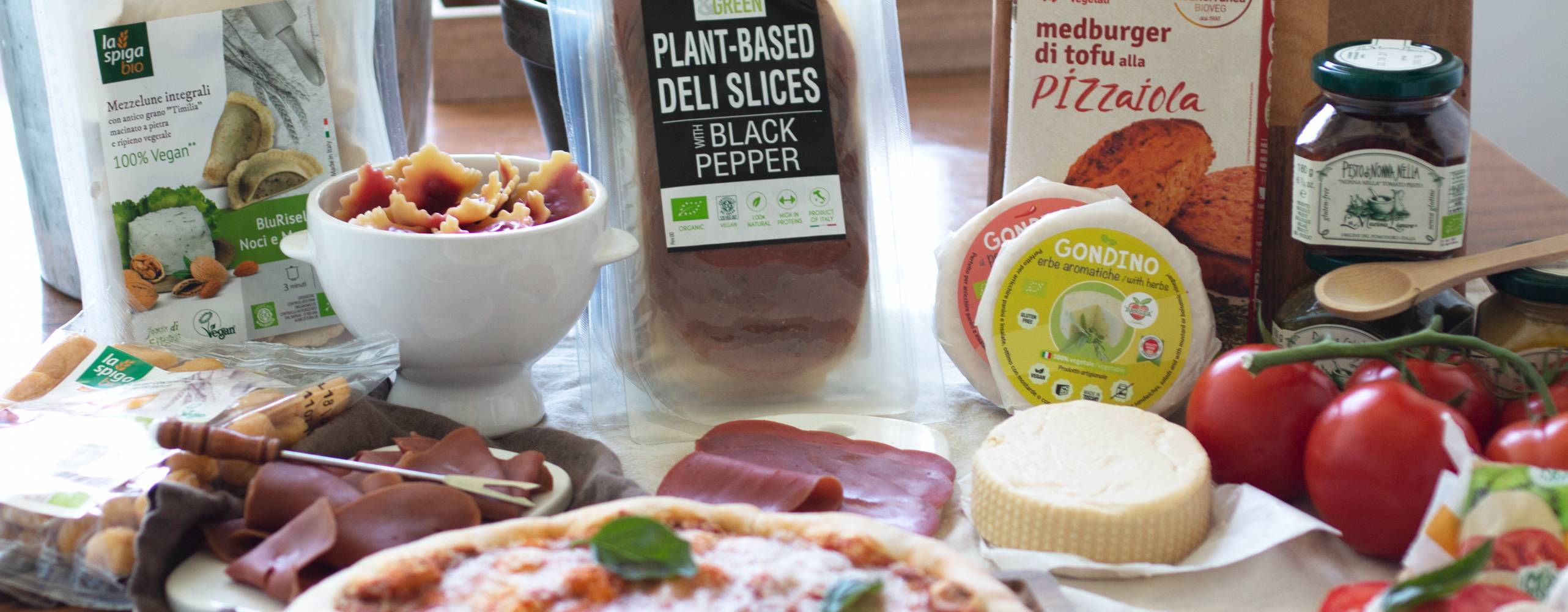 Olika veganska och italienska delikatesser