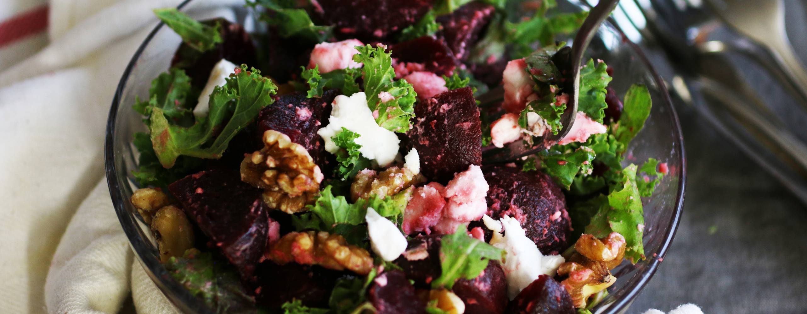 Vegansk rödbetssallad med vegansk fetaost