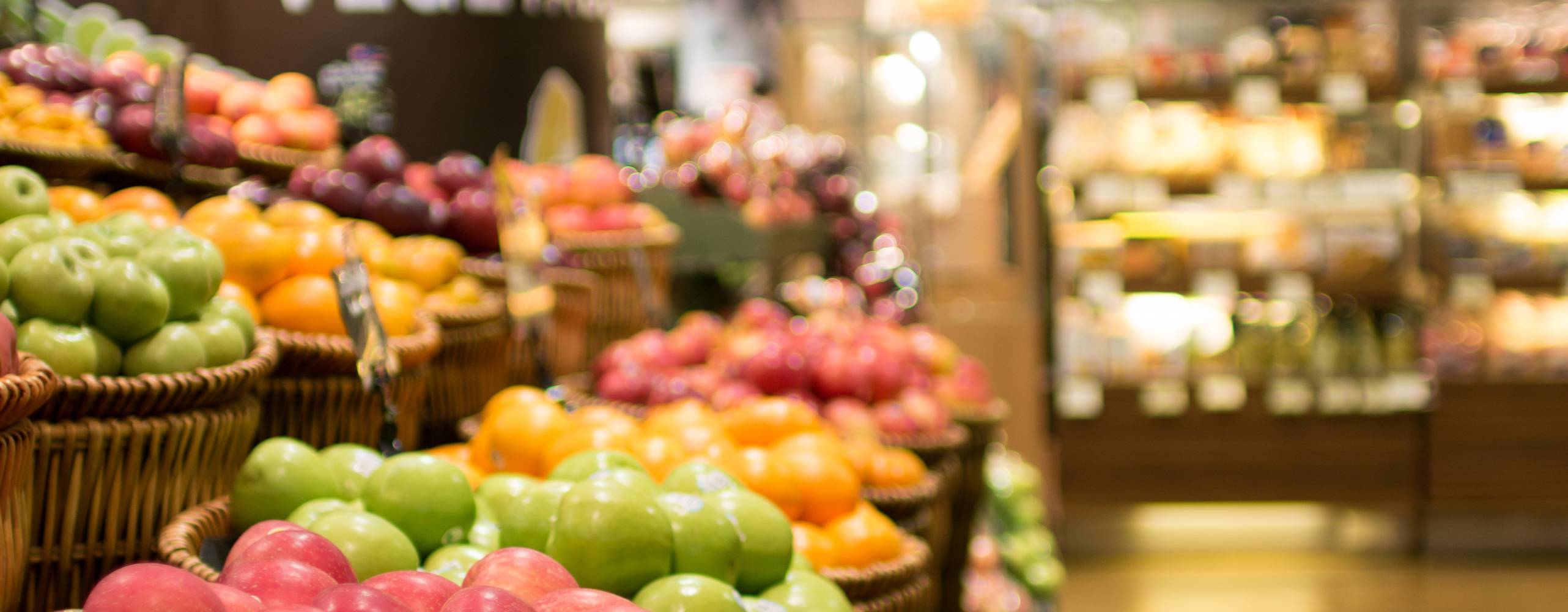 Foto: Thaiview/Shutterstock Frukt och grönt-avdelning i en mataffär